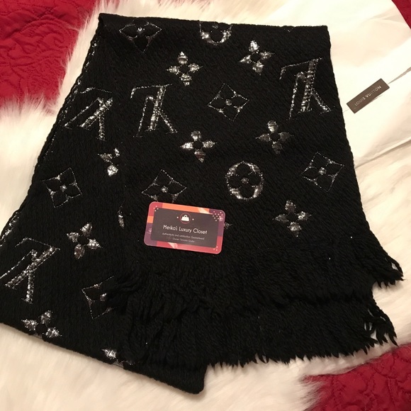 Louis Vuitton Accessories - Auth Louis Vuitton black logomania scarf Silver